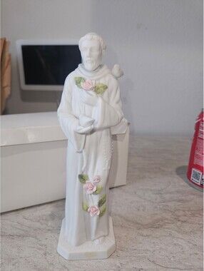 Touch of rose roman statue